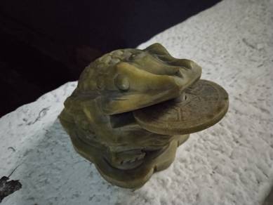 Jade Money Wealth Frog Statue