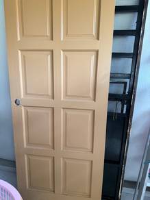 Pintu kayu solid (painted)