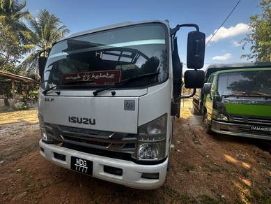 Lori tipper isuzu npr pro