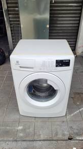 Front load hot washer 7.5kg Electrolux