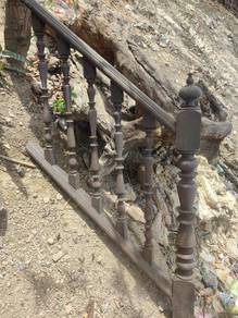 Tiang larik kayu antik 5366