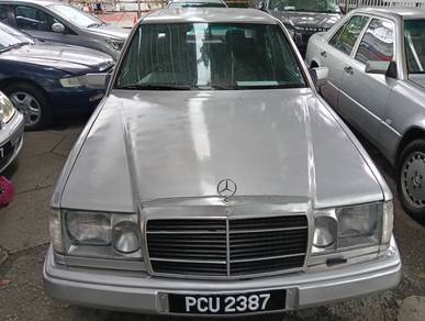 Mercedes Benz 230E  in Georgetown, PNG