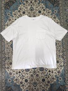 Uniqlo pocket tee 