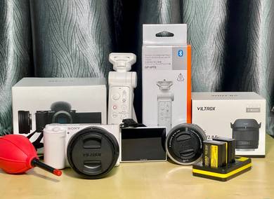 FOR SALE: All-White Sony ZV-E10 📷