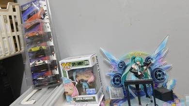 HOTWHEElS, pop funko and miku blokee & stage