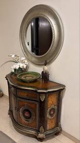 Classic cabinet with mirror (unused)