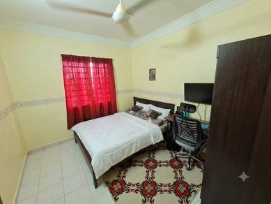 Room in Puchong, SGR