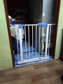 Baby safe gate