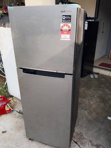 Menjual peti ais 2pintu jenama SAMSUNG INVETER