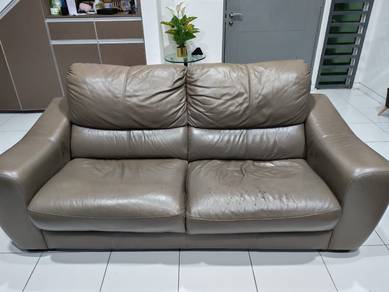 2 + 3 Sofa Used  (Self Pickup Near F1 sepang)