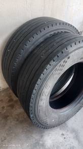 Tayar lori tubeless 