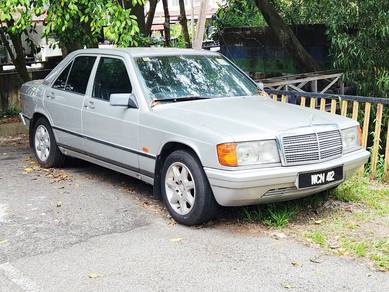 Mercedes Benz 190E E in Batu Caves, SGR