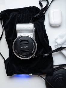 Sony Alpha 5000 Mirrorless Camera (Flipped screen)