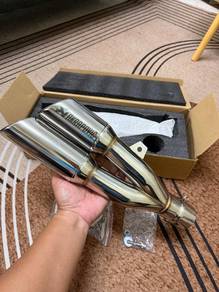 Akrapovic Dual Tip Shorty / GP Style Exhaust Muffl