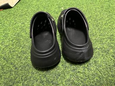 Crocs style shoe