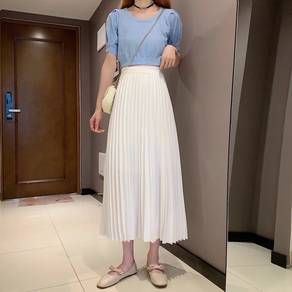 Crème pleated skirt