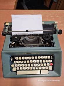 Vintage Typewriter Olivetti Studio 46