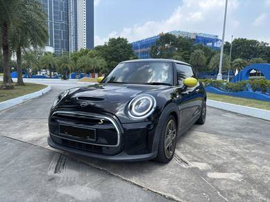 Mini Cooper SE in Puchong, KUL