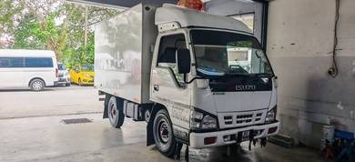 Isuzu NKR55 2.8cc Diesel Box Lorry Acc Free