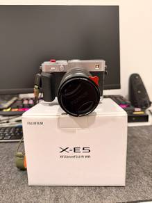 Fujifilm X-E5 Silver + XF 18-55mm