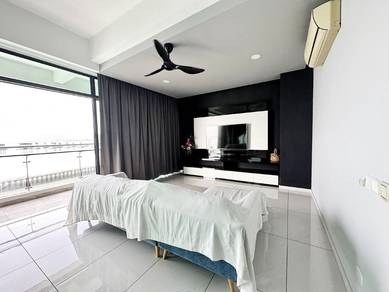 Condominium For Sale in The Light Collection III