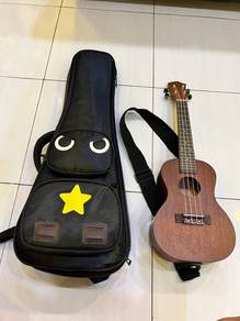 Acoustic Ukulele 24” with bag (used)