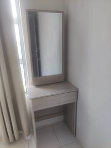 Meja Cermin Muka bilik