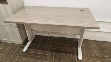 Meja Pejabat Moden