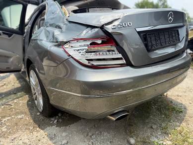 MERCEDES w204 HALF CUT
