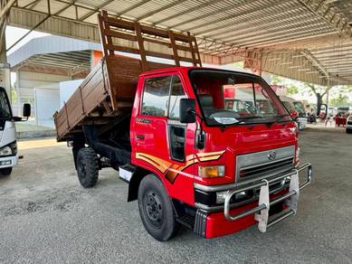 2002 Daihatsu Delta 2.8 Tipper
