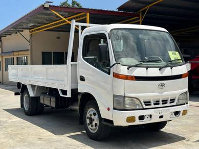 Toyota XZU347 Cargo Truck