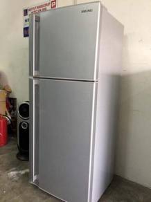 Hitachi Big Refrigerator Fridge Ais Freezer Peti