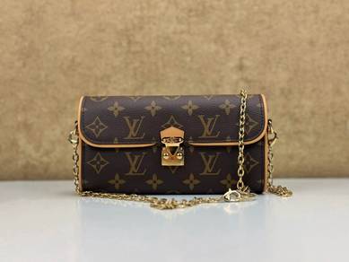 Louis Vuitton M13566 Pochette Camille