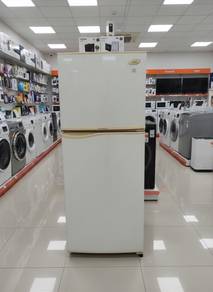 peti sejuk 2 pintu jenama toshiba 