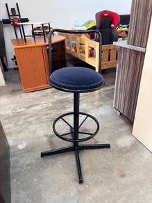 stool bar 1 unit only. kerusi senget sikit