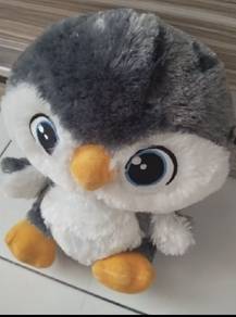 Penguin plush toy