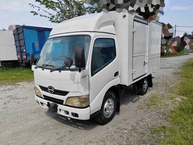 2013/14 Hino WU600 10ft Box 1 owner 4800KG