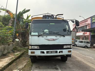 Hino 8-Ton Lorry For Sale