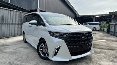 Toyota Alphard Z in Desa Petaling, KUL