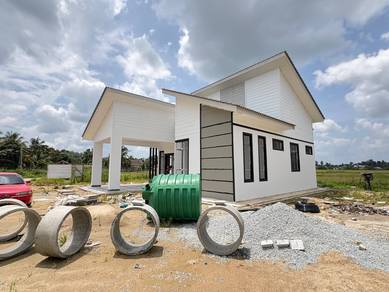 Bungalow House For Sale in Peringat,KTN