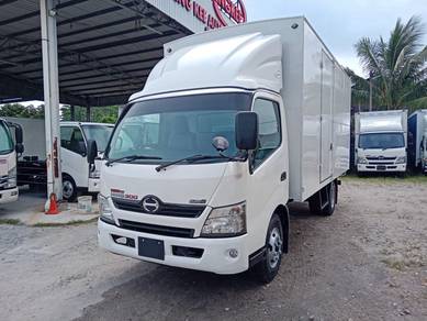 2016/17 Hino WU720R Aluminium Box 16'11