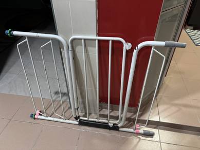 Pagar besi keselamatan kanak kanak