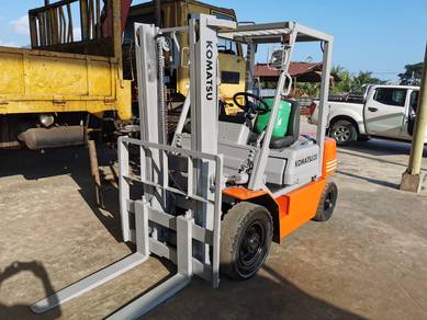 2 tonne komatsu forklift