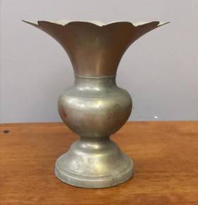Antique brass vase tembaga putih