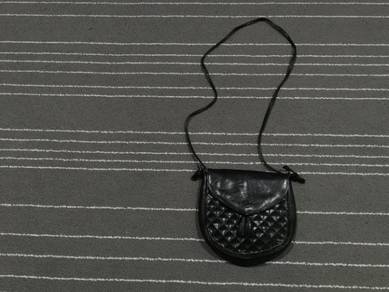 Vintage Pascale crochon sling beg gurl kulit