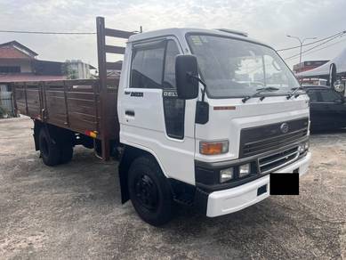 Daihatsu V116 3tan kayu 2011