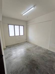 Condominium For Rent in Eastern Court