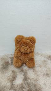 patung bear bernama maron