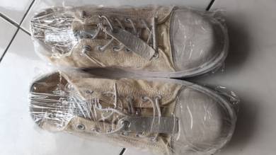 Cream White Shoe 