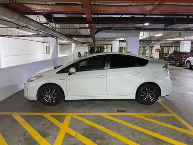 Toyota Prius LUXURY (HYBRID) in Kota Kemuning, SGR